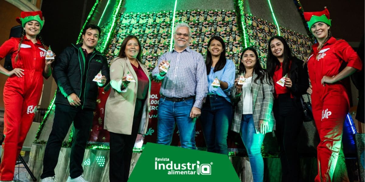 Grupo AJE y Tetra Pak presentan árbol de Navidad elaborado con 60 mil cajas de jugo recicladas Revista Industria Alimentaria